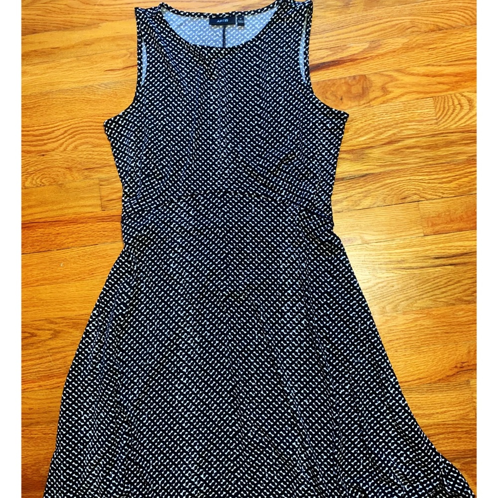 Sleeveless A line B & W dress